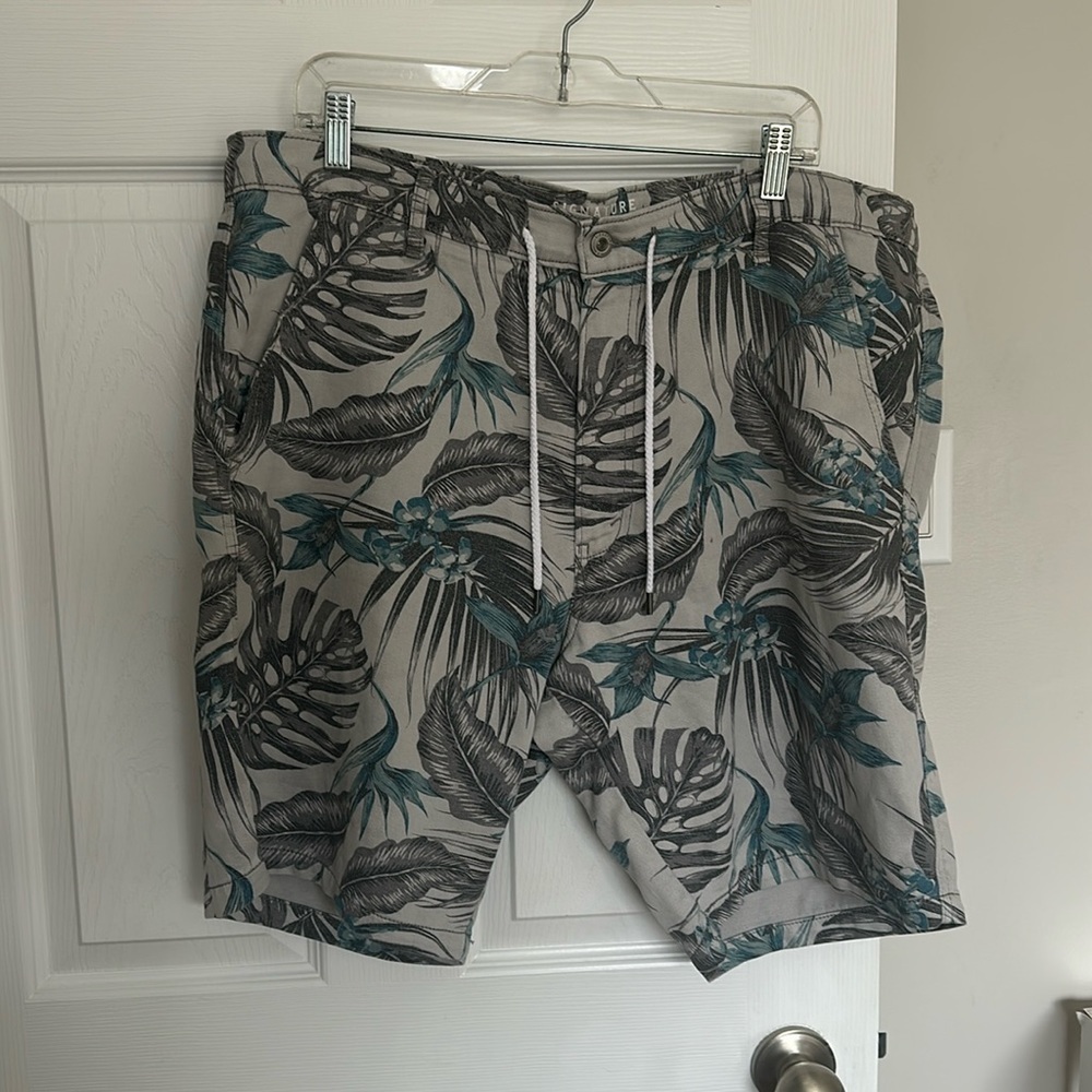 Levi Strauss signature shorts, tropical pattern, gray and teal size 38